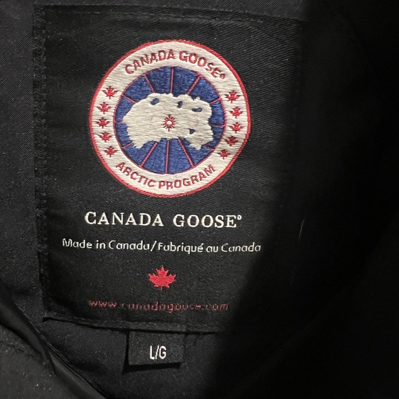 Canada Goose Men's Parka, Navy, size Large! - Picture 3 of 4